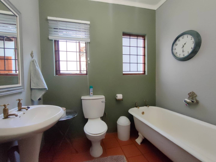 4 Bedroom Property for Sale in Langenhovenpark Free State